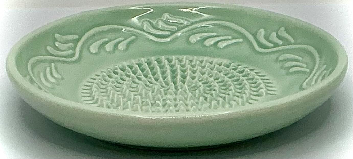 BonCera, All-in-one Premium Ceramic Garlic Grater Plate 4-Piece Set - Turquoise Floral Edge Design - For Garlic, Ginger, Chocolate, and more! - Comes with 5" Plate, Garlic Peeler, Brush, and Stand