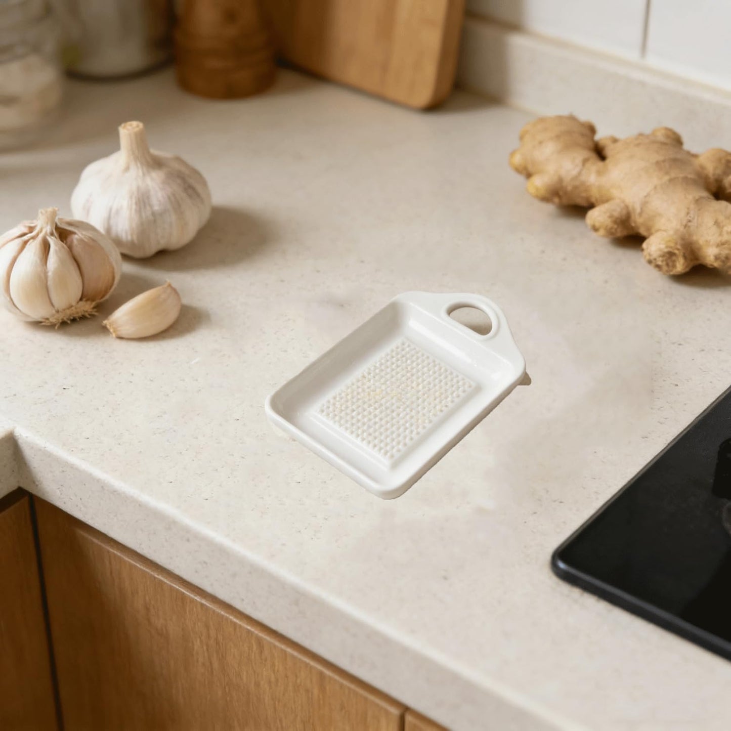 Ceramic Garlic Grater Plate, Ginger Grinder & Garlic Mincer with Raised Teeth, Multi-Function Manual Grater for Baby Food, Vegetables, Fruit & Spices, White