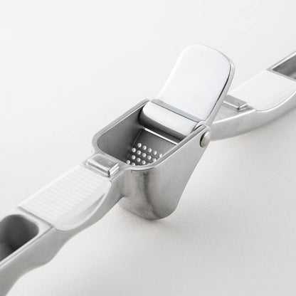 Kai Select 100 Garlic Press