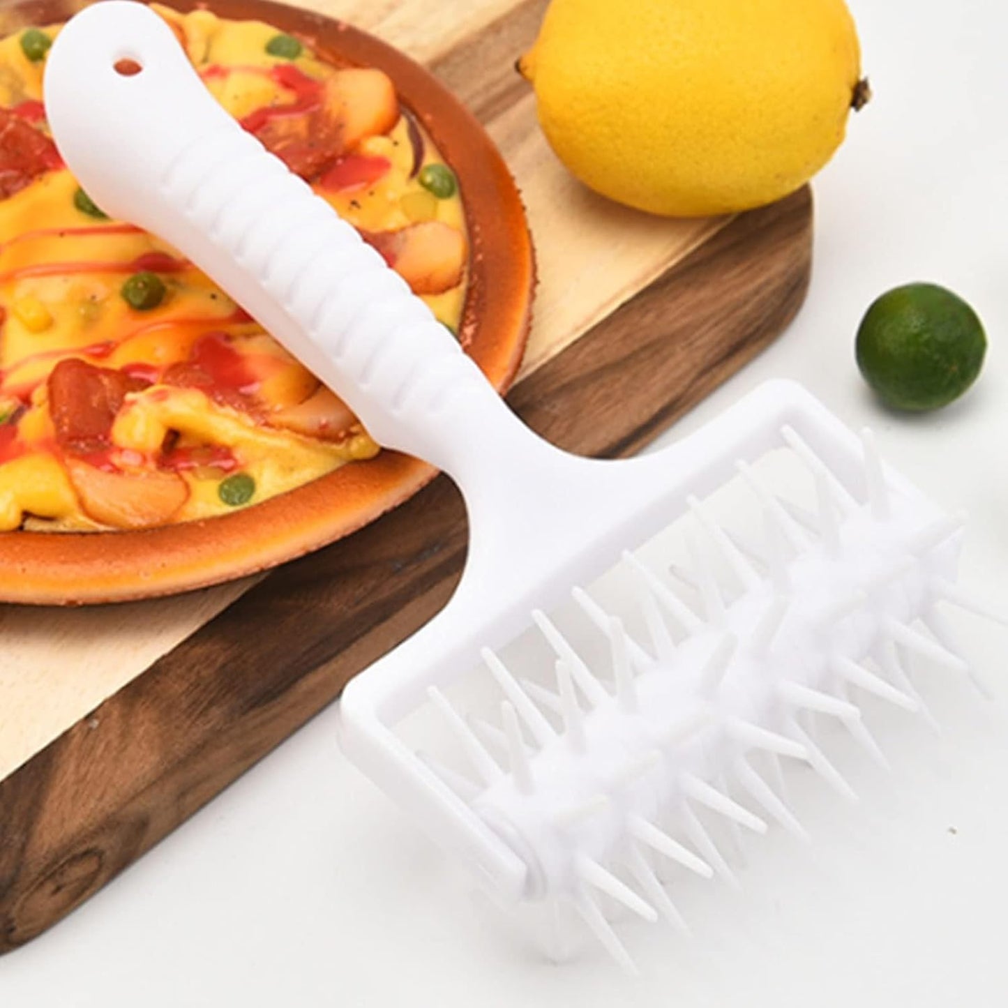 Pizza Dough Docker, Professional Dough Roller with Spikes, Plastic Pizza Pastry Docker Roller Pizza Docking Tool for Home & Commercial Kitchen, 8.1 X 4.7 X 2.6in