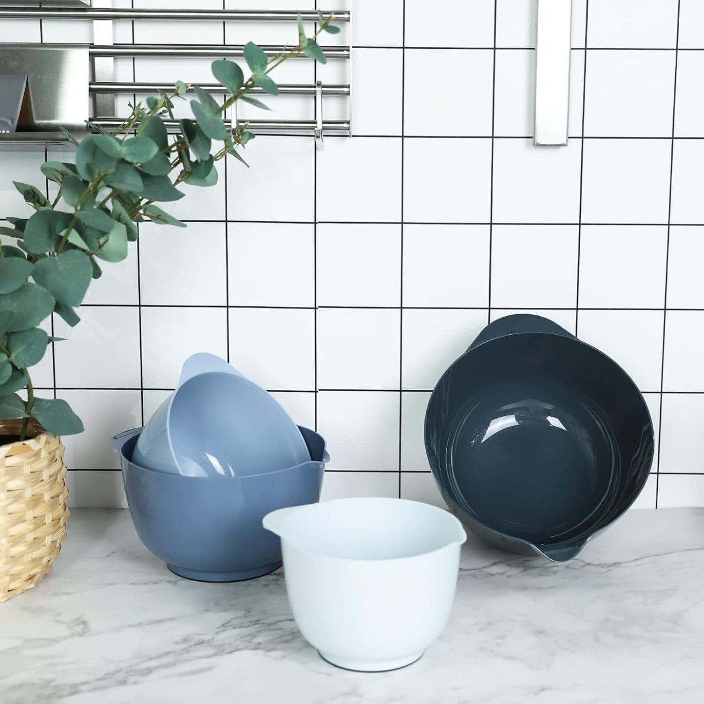 BoxedHome Green Ombre Nesting Plastic Mixing Bowl Set With Pour Spout, Microwave and Dishwasher Safe, BPA free Non-Slip Base, Set of 4 Size 1.7, 2.5, 3.5 and 4.5qt, Great for Prepping, Baking, Cooking