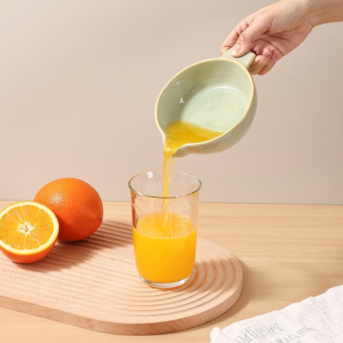 Ceramic Citrus Lemon Orange Juicer Manual Squeezer, Hand Juicer Reamer Rotation Press with 6.8oz Bowl, Strainer Lid, Spout, Handle, Dishwasher Safe, Easy to Clean