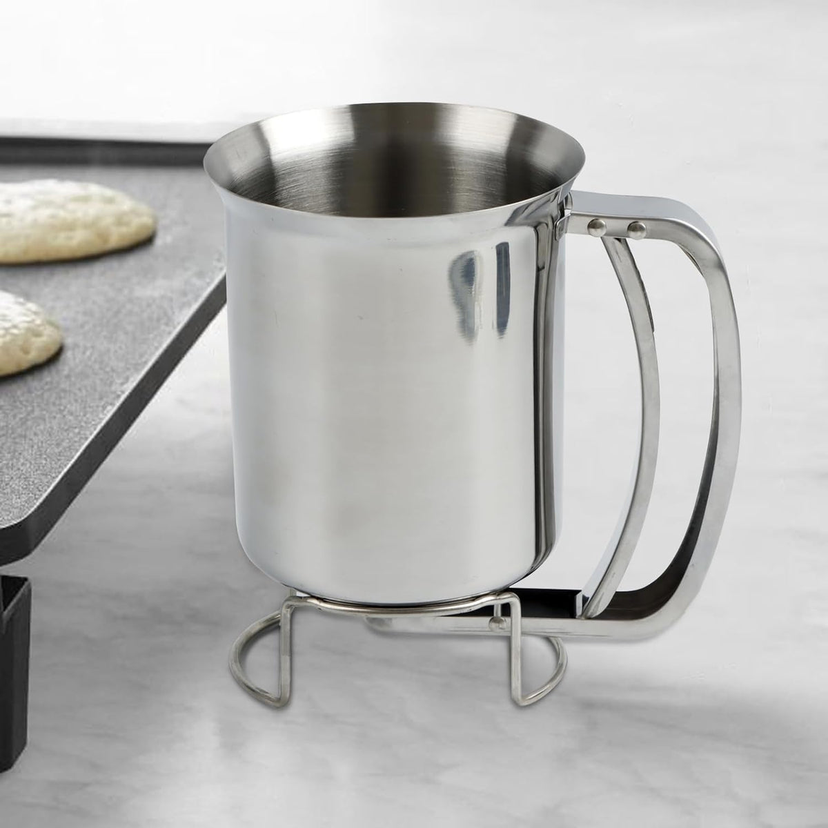 800ml Stainless Steel Pancake Batter Dispenser, Handheld Pancake Mix Dispenser, Cupcake Batter Dispenser for Baking Cake Cupcakes Crepes Waffles Pancake Kitchen Tool, Easy to Clean