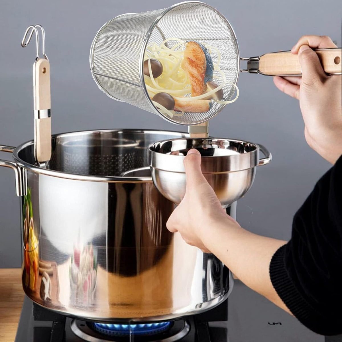 Micro-Perforated Stainless Steel Pasta Basket Mesh Spider Food Dumpling Noodle Strainer,Fine Mesh Skimmer Kitchen Fine Sieve Mesh Strainer with Wooden Handle (Strainer, 12cm)