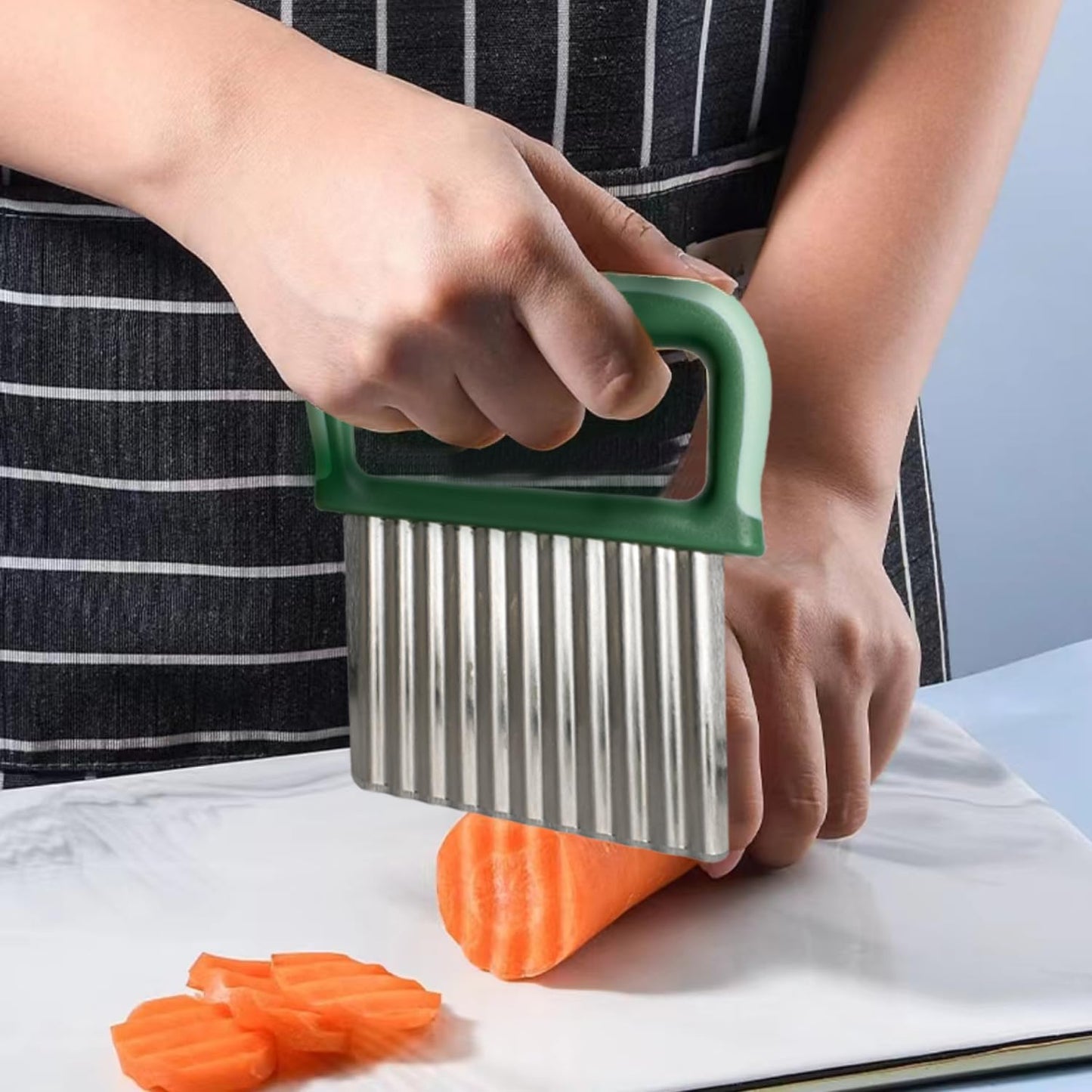 Crinkle cutter,Crinkle cutter for veggies,Stainless Steel Wave Cutter with Protective Case and Handle - Potato Chopper, Carrot Slicer, French Fry Cutter, Onion Chopping Knife (Green)