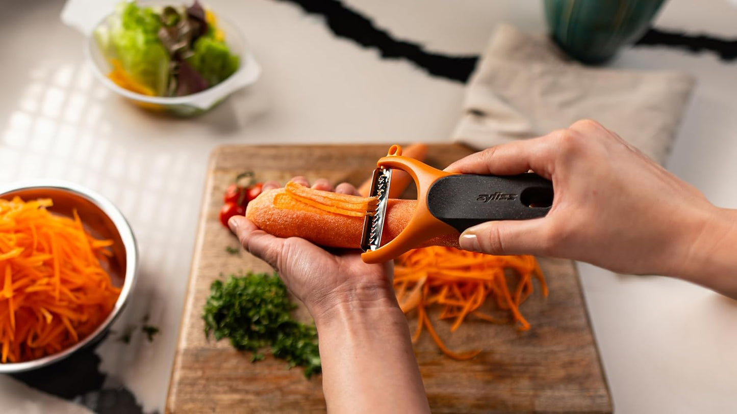 Zyliss Swivel Peeler – Ultra-Sharp Stainless Steel Blade for Potatoes, Carrots & Soft Fruits – Ergonomic Wheatstraw Grip – Built-in Eye Cutter & Safety Cover – Dishwasher Safe – Vegetable Peeler