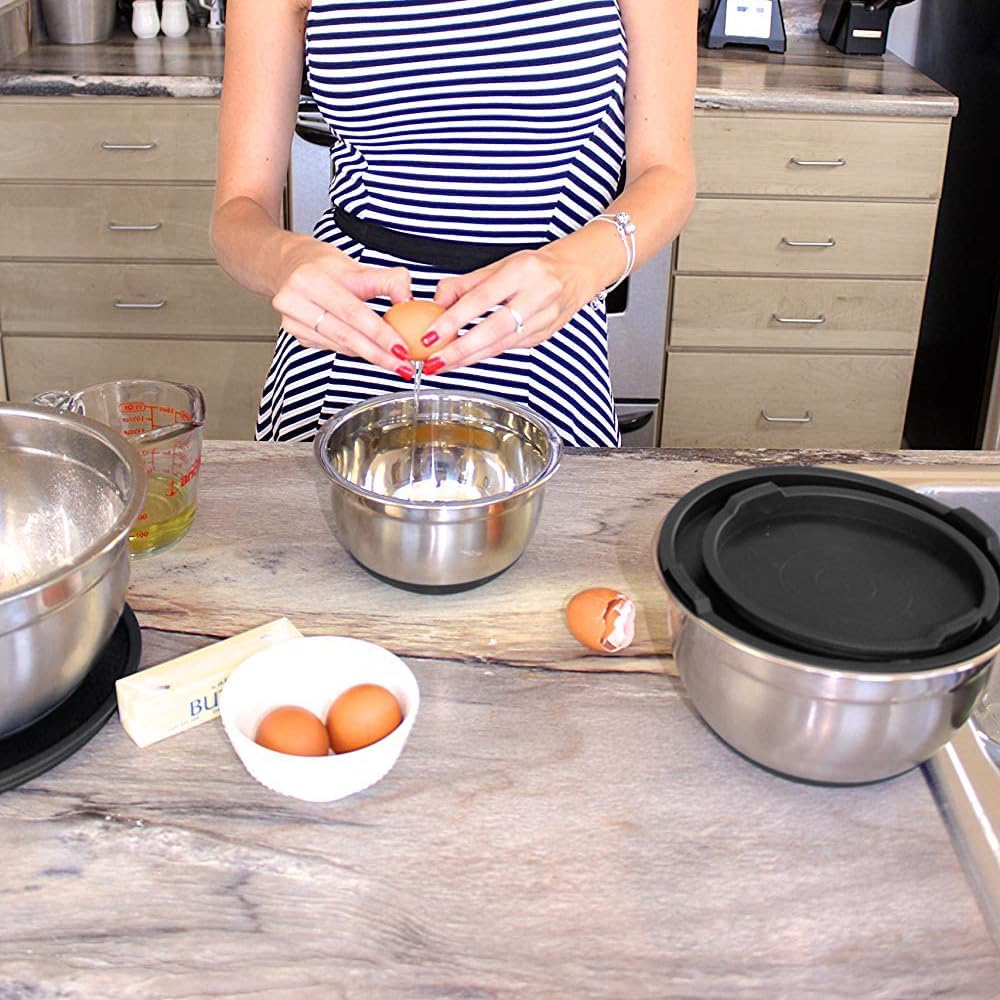 Stainless Steel Mixing Bowls with Lids and Non Slip Bases (Set of 5, Red)