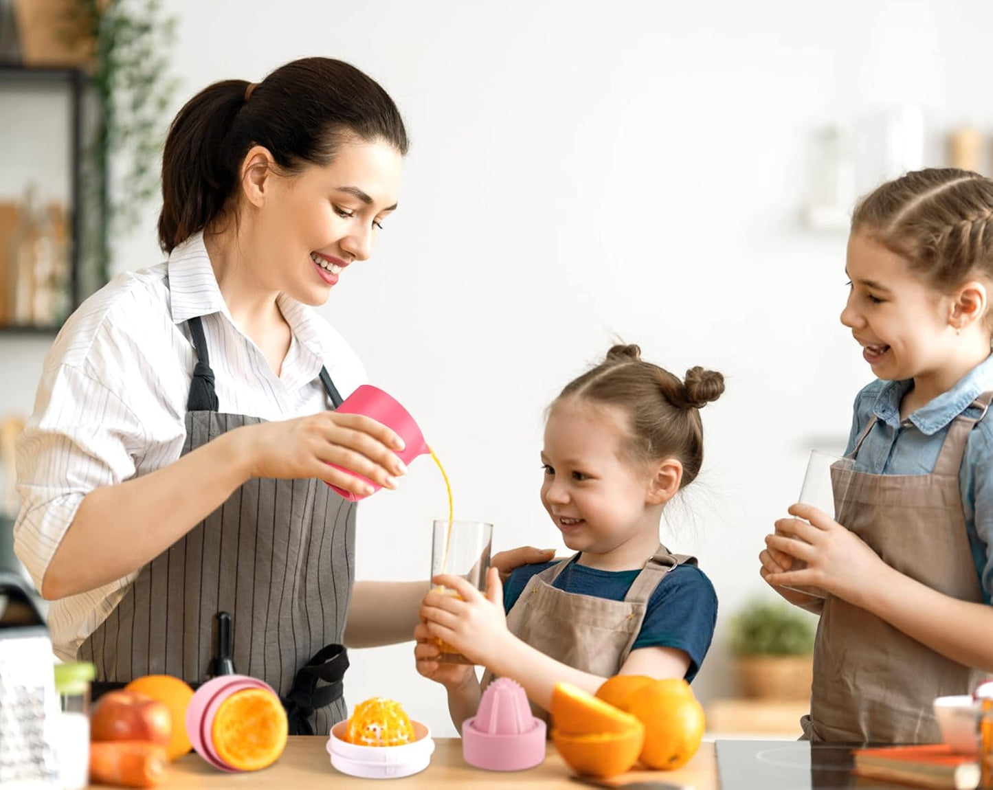 Lechin Hand Juicer - Citrus Juicer with Lemon Shape - Hand Lemon Juicer with Two Press Options for Different Fruits (Yellow)