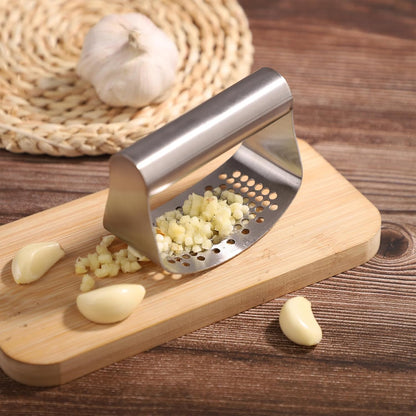 Garlic Press and Peeler Set, 2pcs Stainless Steel Garlic Mincer 1pcs Stainless Steel Garlic Chopper Garlic Tweezers Garlic Crusher Garlic Clippers Garlic Press Rocker Easy Faster Kitchen Tools