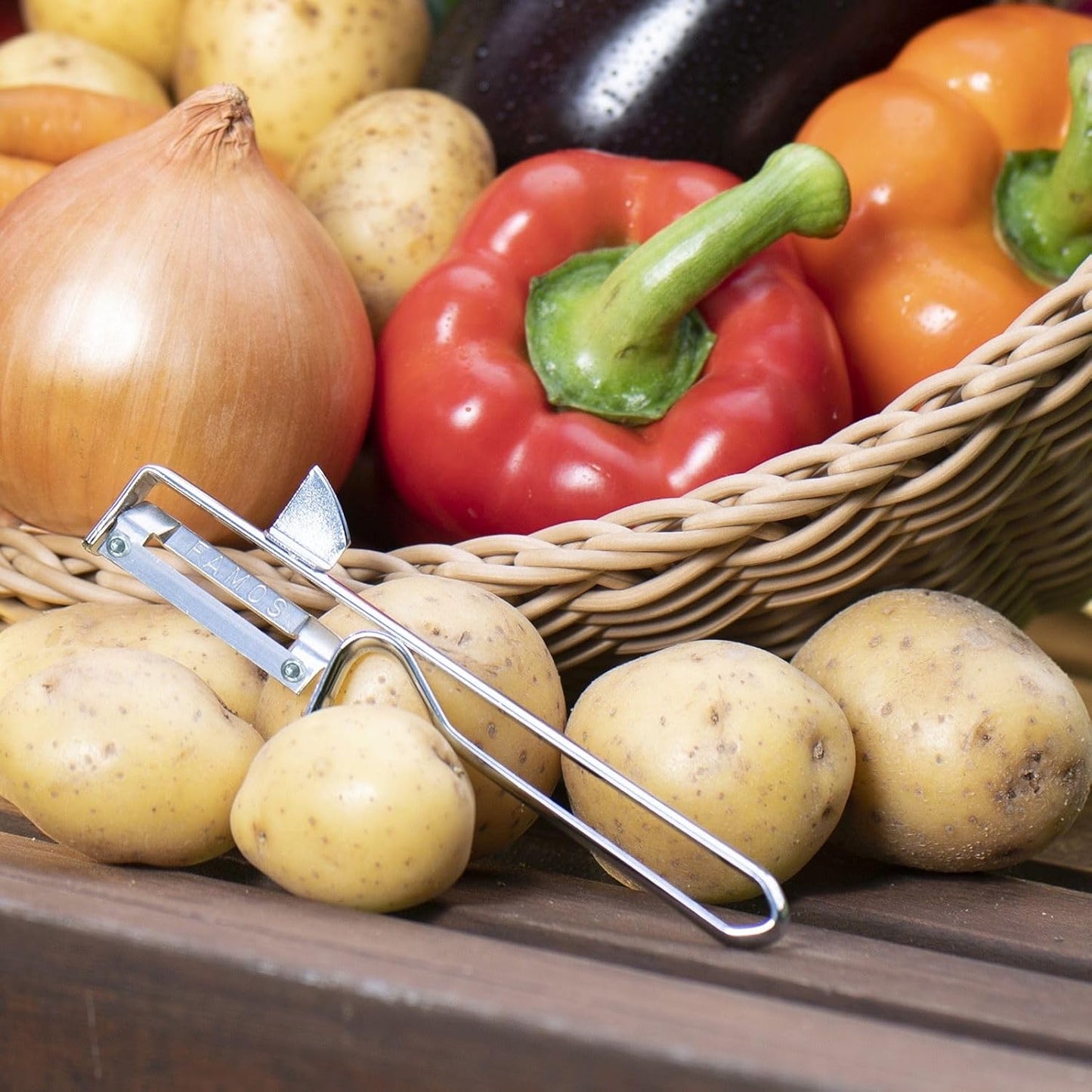 Swivel peeler "Famos"