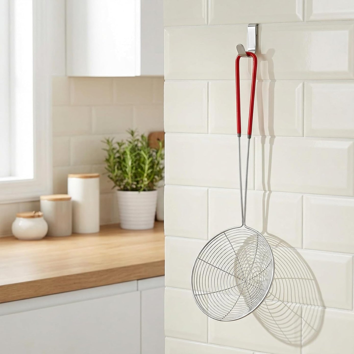 12 Inch Stainless Steel Spider Strainer Skimmer, Kitchen Pasta Strainer Spoon Ladle for Cooking and Frying, Wire Skimmer Fryer Scoop Kitchen Gadgets Utensils for Noodle