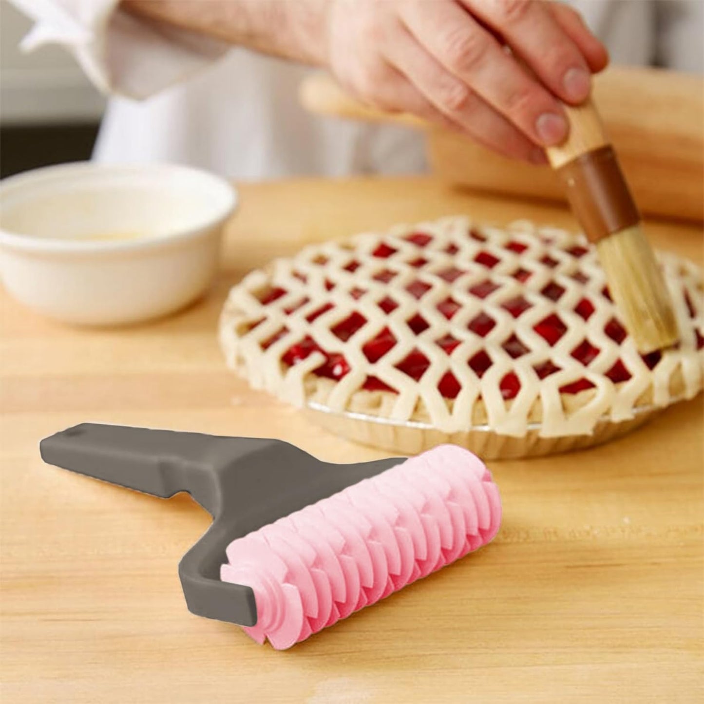 2 Pack Pastry Cutting Wheel, Pastry Wheel Decorator Pie Crust Pastry Wheel and Cutter for Cutting Pastry, Rolled Pastry Pie Crimper, Baking & Cooking Tool for Apple Pie Crust or Ravioli Pasta