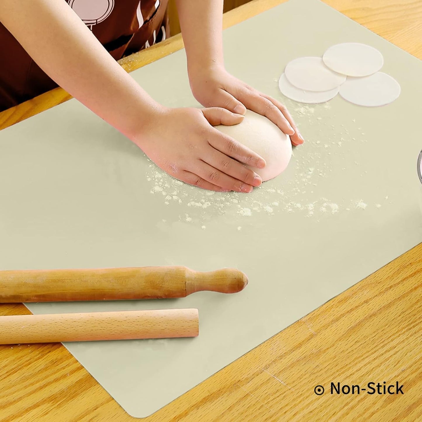 Standard Silicone Mat,Black Baking Mat-Food Grade Kids Dinner Table Placemat Non Slip Counter Mat with Raised Edges Heat Resistant Mat for Air Fryer Nonstick Pastry Dough Mat(1 Pack 23.6'' x 15.7'')