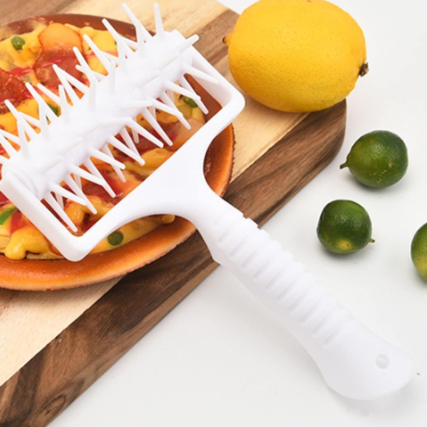 Pizza Dough Docker, Professional Dough Roller with Spikes, Plastic Pizza Pastry Docker Roller Pizza Docking Tool for Home & Commercial Kitchen, 8.1 X 4.7 X 2.6in