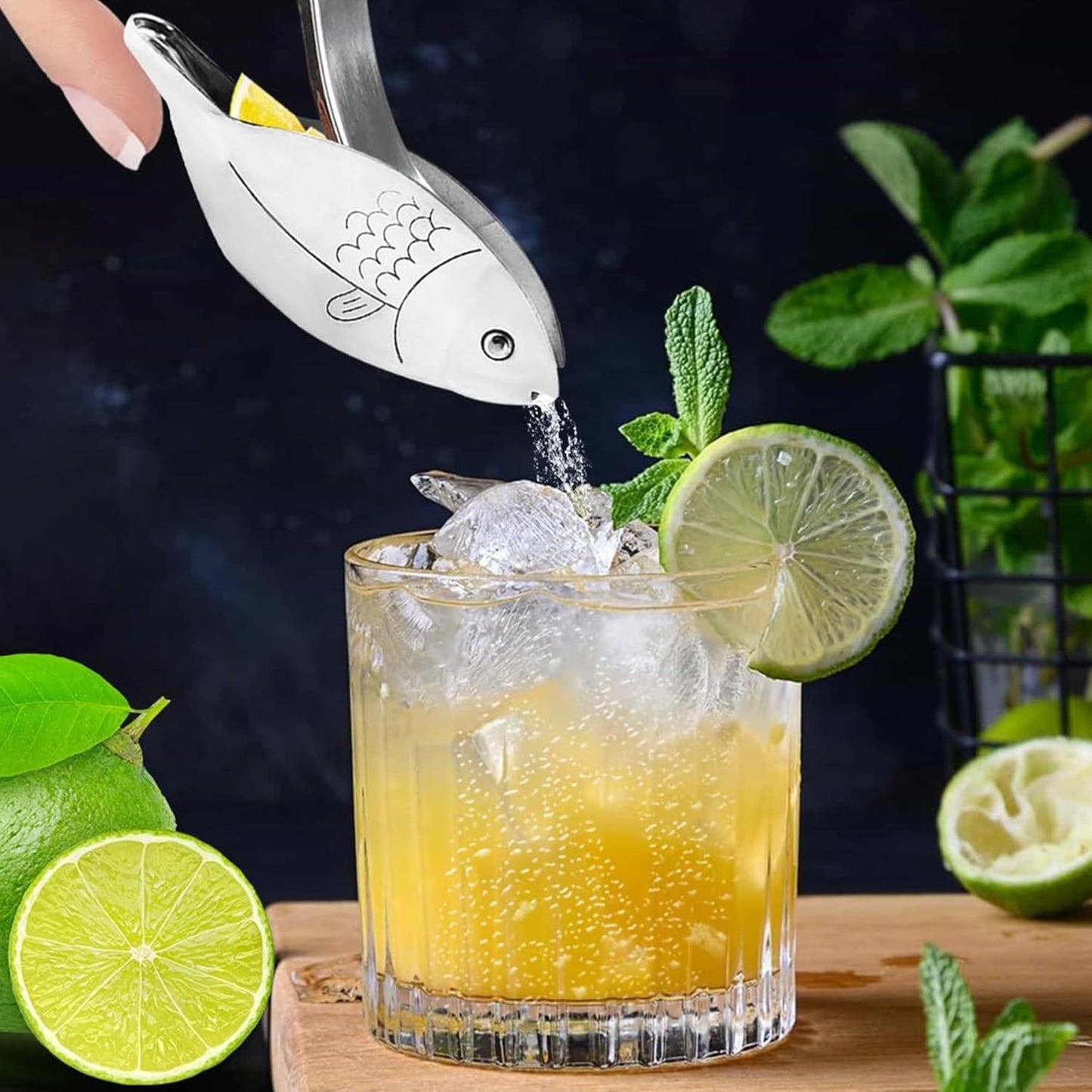 Fish Shape Lemon Squeezer, Stainless Steel Manual Lemon Juicer, Portable Lime Citrus, Heavy Duty Manual Squeeze Hand Press Juice for Cocktails Drinks Cooking (Gold)