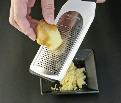 Microplane Artisan Series Cheese Grater and Zester (Fine, Red)