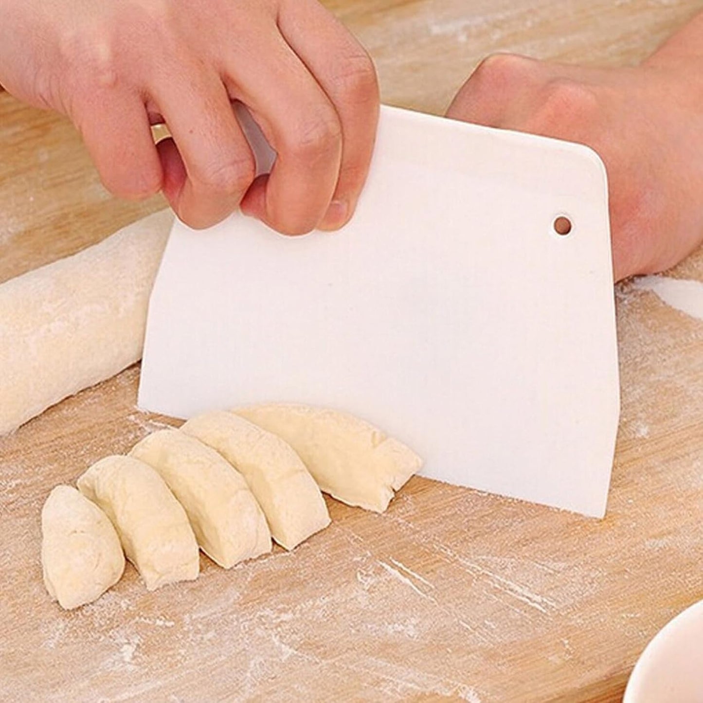 Cake Scrapers and Smoother DIY Tools, Plastic Dough Cutter Flexible Bench Scraper Multipurpose Food Scrappers for Bread Dough Cake Fondant Icing White, 3 Pcs