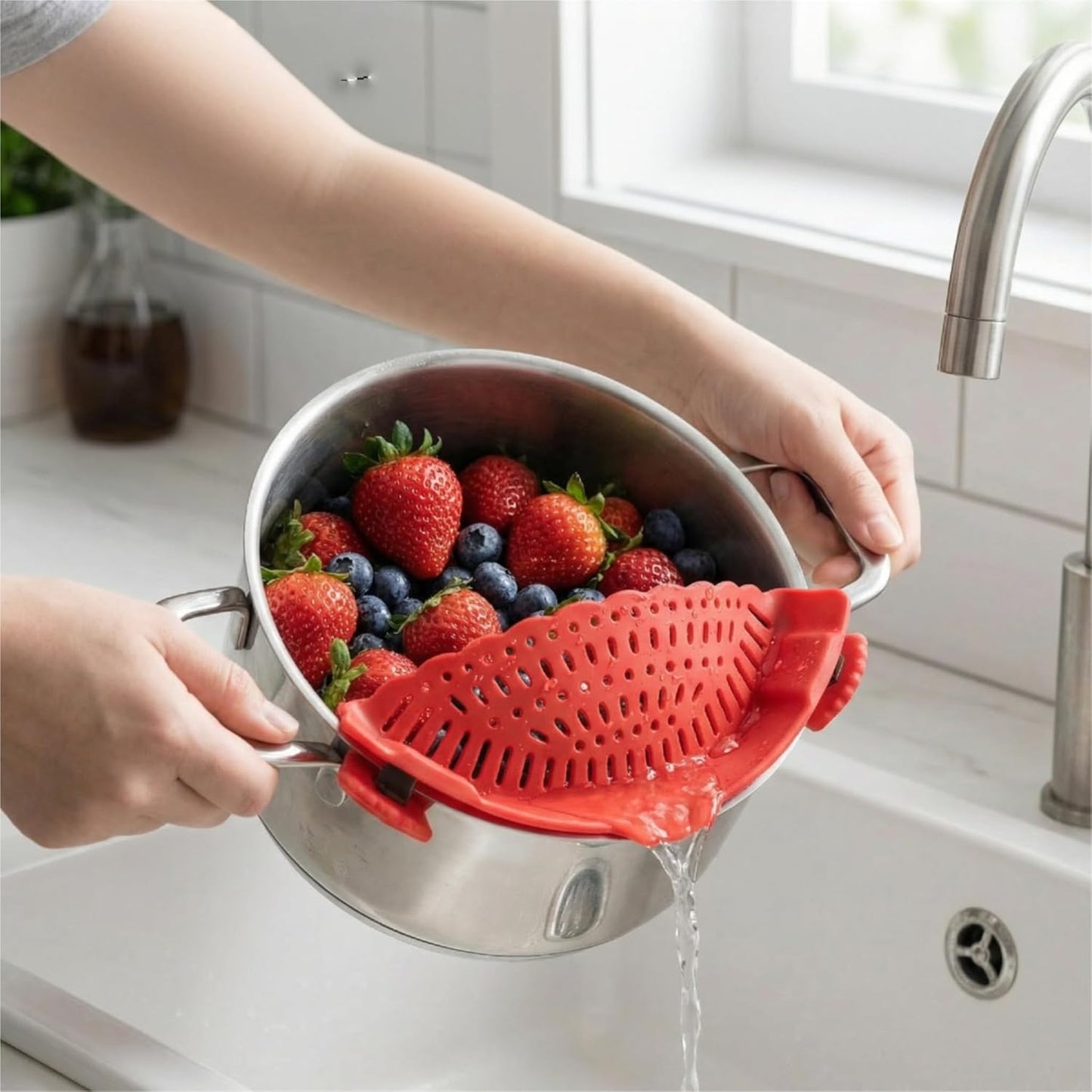 Clip On Pot Strainer for Pasta, Silicone Pan Strainer for Kitchen - Heat Resistant Food Strainer Fits All Pots and Bowls, Hands-Free Colander for Spaghetti, Ground Beef, Fruit & Vegetables (Red)