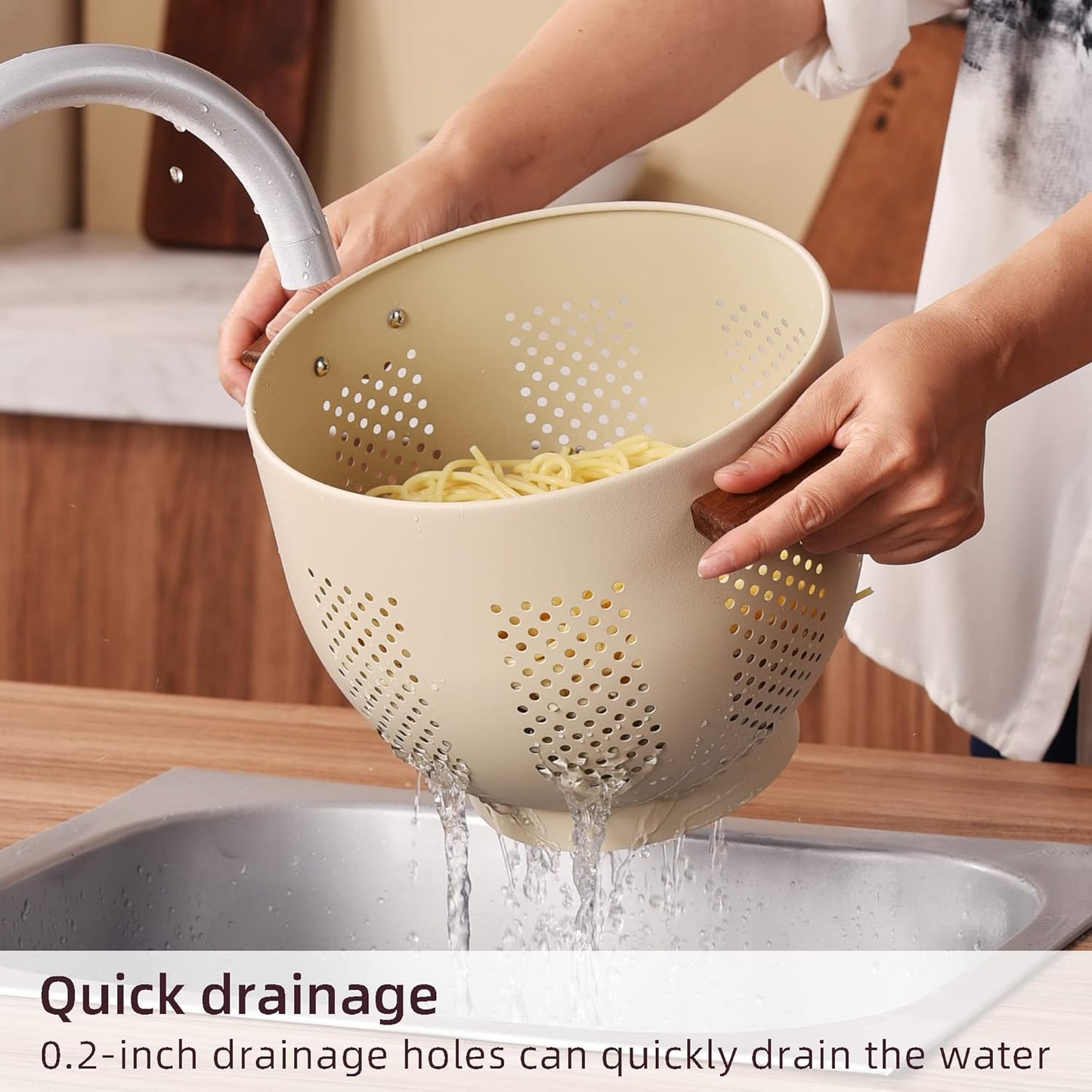 Metal Colander with Wood Handle and Stable Base, 5.5 Quart Powder Coated Steel Kitchen Strainer Basket for Draining Pasta, Vegetable and fruit,Cream