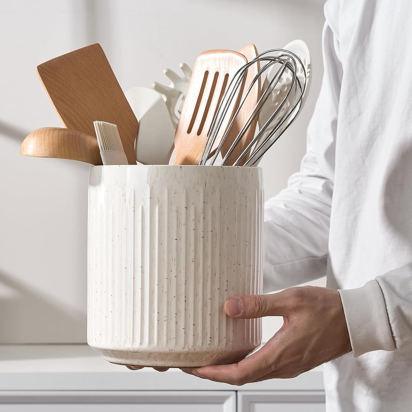 JIEMEI HOME Kitchen Utensil Holder, Ceramic Stable Utensil Crock for Countertop, 7.2" Large Utensil Organizer with Cork Mat, Removable Bamboo Divider for Kitchen Décor and Accessories, Wild Sage Earth
