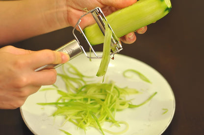 Brieftons Julienne Peeler/Cutter/Slicer: Serrated Stainless Steel Fruit/Vegetable Peeler & Julienne Slicer