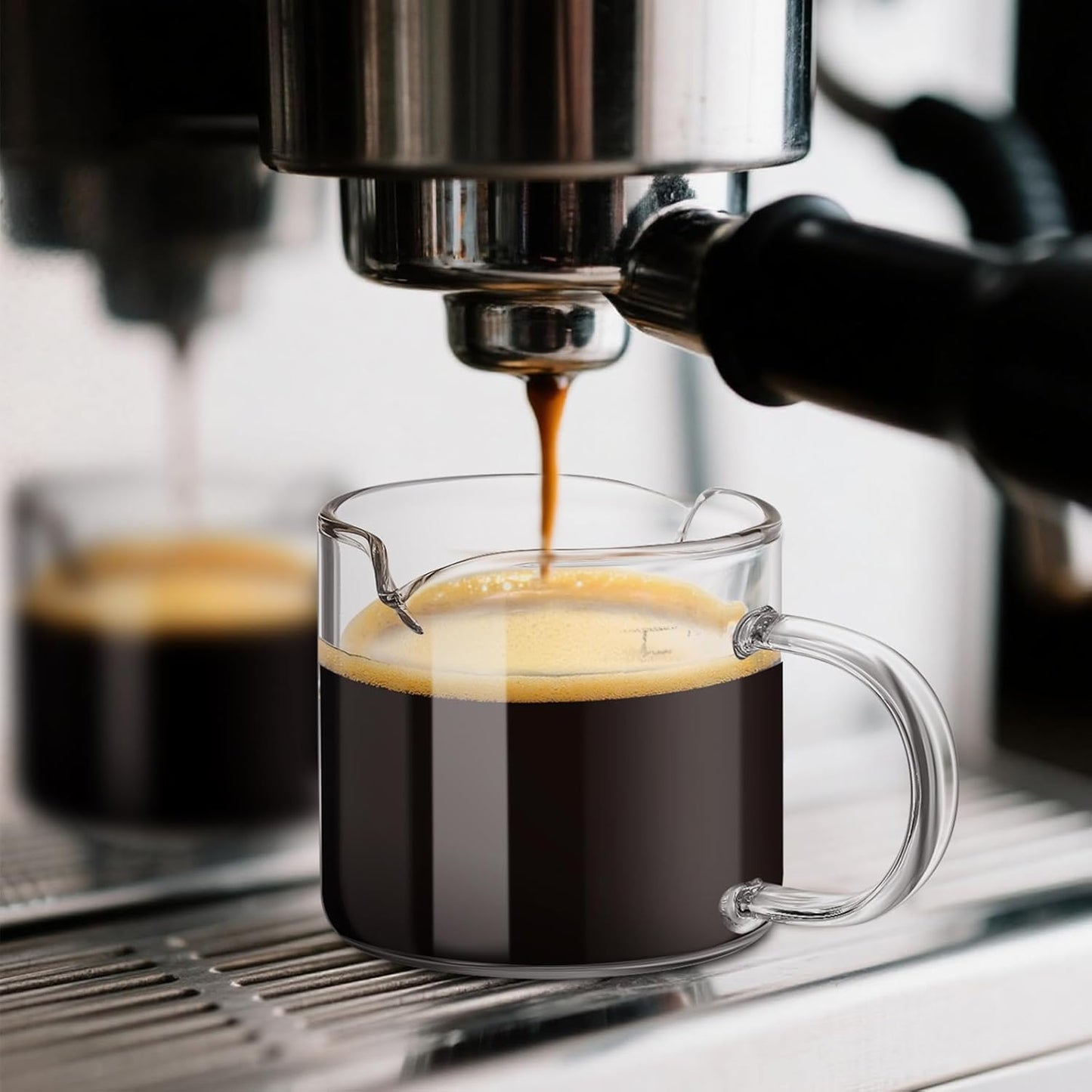 Patelai 2 Pcs 8oz Espresso Cups, Glass Measuring Cups with Double Spouts & Handle, Milk Frothed Cup Coffee Bars Accessories for Machine, Scale Glass Jars for Coffee, Water, Yogurt, Juice, Oil, 250ml
