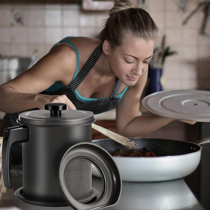 Cambom Bacon Grease Container with Fine Mesh Strainer, 1.3 L almost 6 Full Cups Iron Cooking Oil Can with Removable a Coaster Tray for Kitchen Fat Storage Black