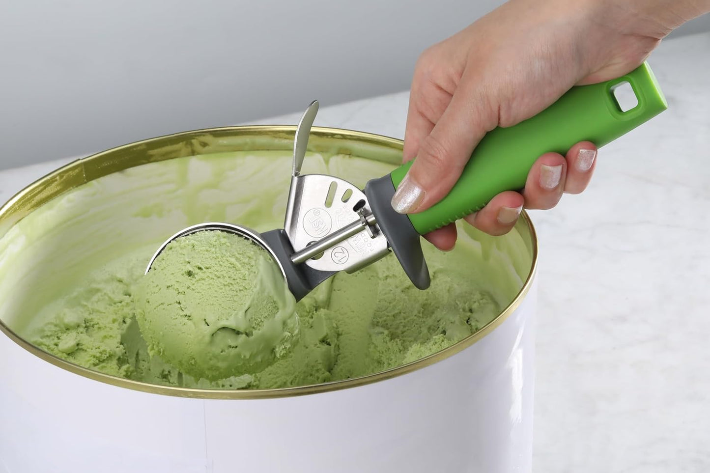 New Star Foodservice Commercial-Grade Thumb Press Food Disher/Ice Cream Scoop, #16, Blue Handle, 18-8 Stainless Steel, NSF Certified