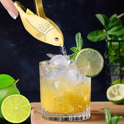 Fish Shape Lemon Squeezer, Stainless Steel Manual Lemon Juicer, Portable Lime Citrus, Heavy Duty Manual Squeeze Hand Press Juice for Cocktails Drinks Cooking (Gold)