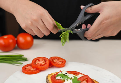 Zyliss Herb Snippers with Integrated Stem Stripper – Precision Blade Kitchen Scissors for Fresh Herbs, Parsley, Cilantro & Chives – Ergonomic Wheat Straw Handle, Left/Right-Handed, Dishwasher Safe