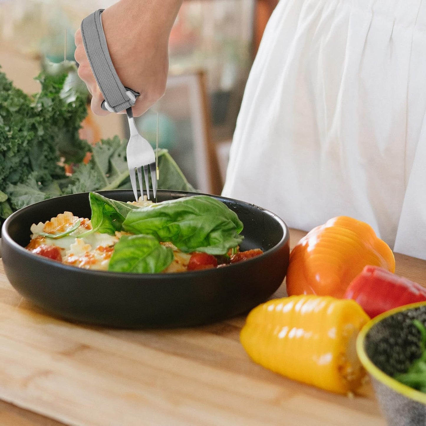 Beautyflier Spoon Fork Universal Cuff Utensil Adjustable Holder Strap for Holding Cutlery, Pens, Toothbrushes for Elderly or Individuals with Weak Grip (Black, Large Size)