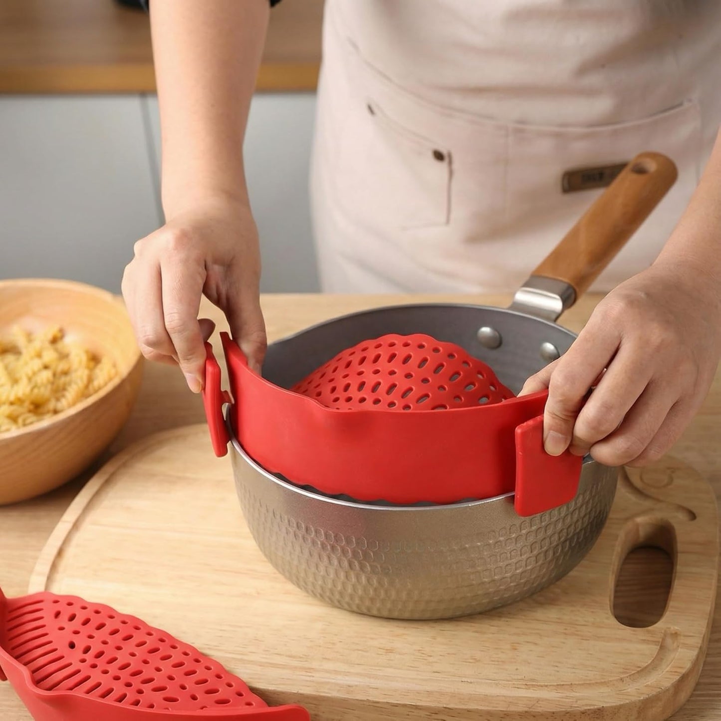 Clip On Pot Strainer for Pasta, Silicone Pan Strainer for Kitchen - Heat Resistant Food Strainer Fits All Pots and Bowls, Hands-Free Colander for Spaghetti, Ground Beef, Fruit & Vegetables (Red)