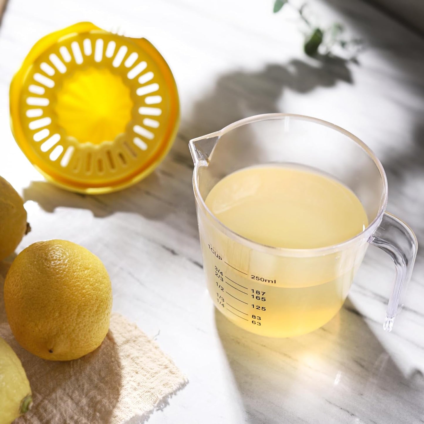 Lemon Squeezer,plastic Lemon Juicer,Detachable Separate,Manual Juicer with Measuring Cup,Juice Squeezer Handheld for Lemons (Yellow, Large)