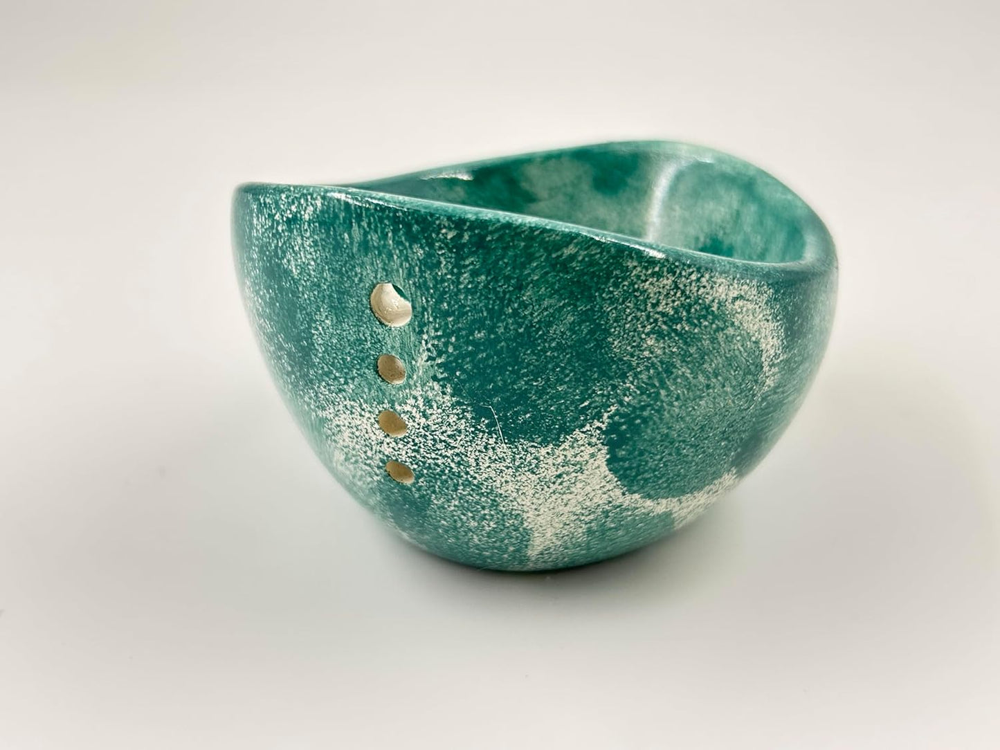 Ceramic Herb Stripper Bowl with Multi-Size Holes, Handmade Kitchen Tool, White (Green)