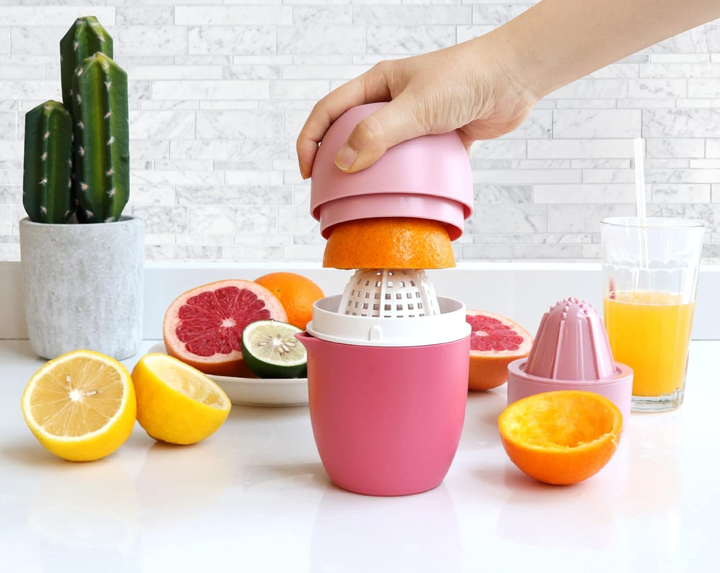 Lechin Hand Juicer - Citrus Juicer with Lemon Shape - Hand Lemon Juicer with Two Press Options for Different Fruits (Yellow)