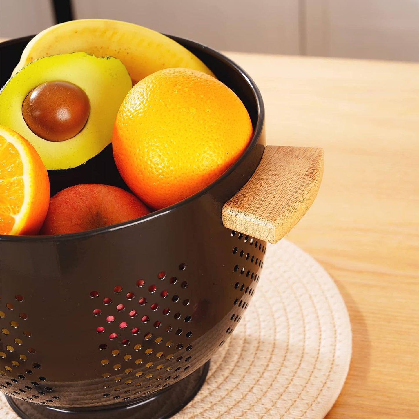 Metal Colander with Wood Handle and Stable Base, 5.5 Quart Powder Coated Steel Kitchen Strainer Basket for Draining Pasta, Vegetable and fruit,Cream