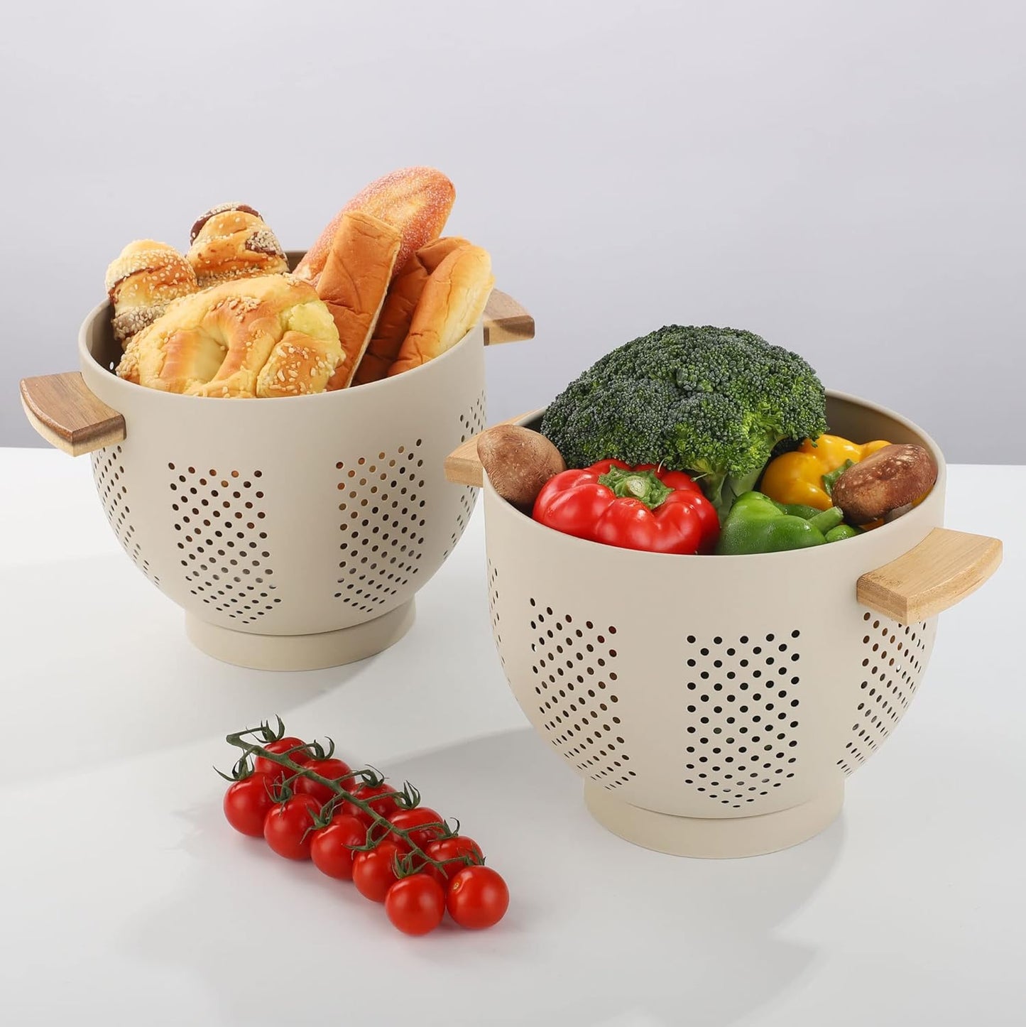 Metal Colander with Wood Handle and Stable Base, 5.5 Quart Powder Coated Steel Kitchen Strainer Basket for Draining Pasta, Vegetable and fruit,Cream