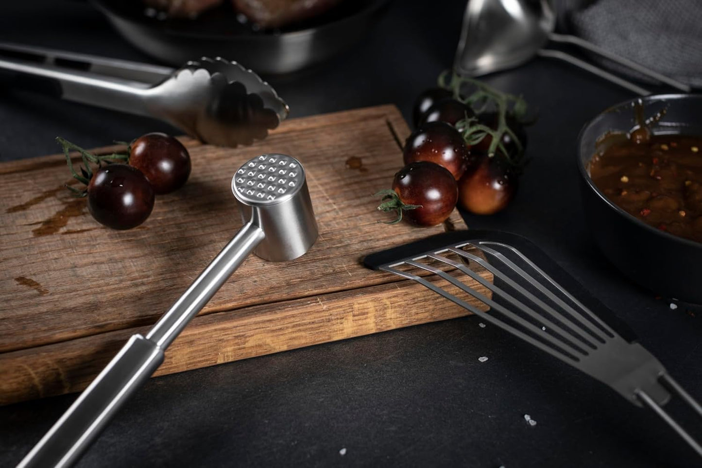 Kuhn Rikon Essential Swivel Peeler – Stainless Steel Swivel Blade for Effortless Fruit & Vegetable Peeling – Tip for Spot Removal