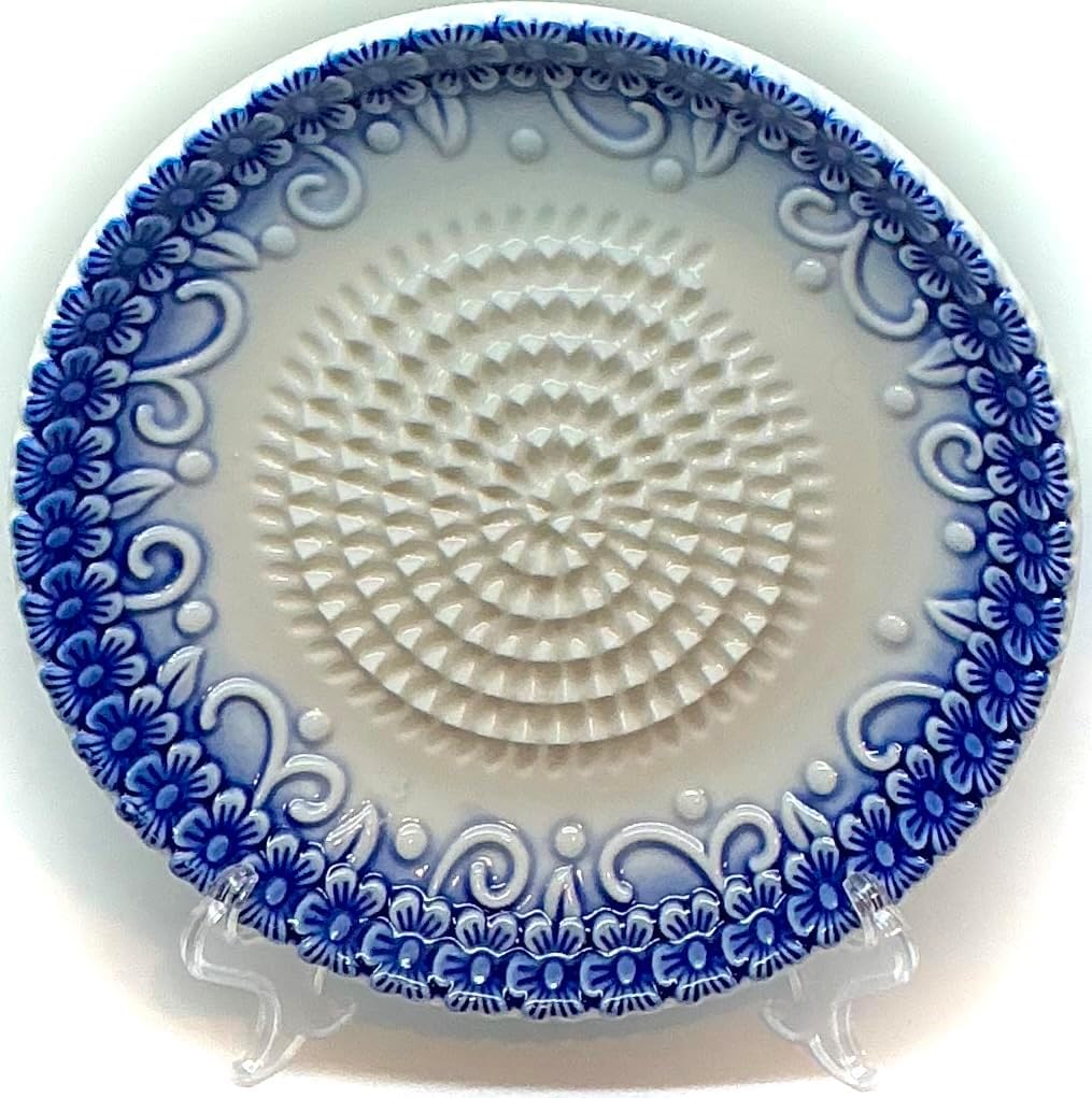 BonCera, All-in-one Premium Ceramic Garlic Grater Plate 4-Piece Set - Blue Embossed White Center Design - For Garlic, Ginger, Chocolate, and more! - Comes with 5.25" Plate, Peeler, Brush, and Stand
