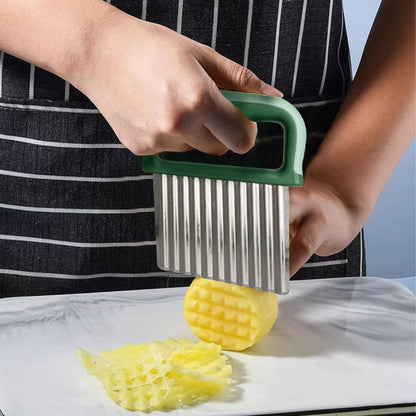 Crinkle cutter,Crinkle cutter for veggies,Stainless Steel Wave Cutter with Protective Case and Handle - Potato Chopper, Carrot Slicer, French Fry Cutter, Onion Chopping Knife (Green)