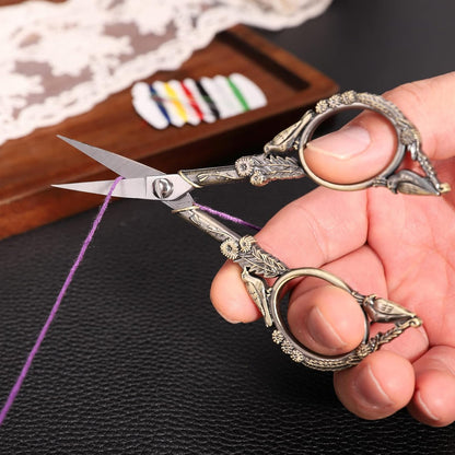 YOUGUOM Sewing Embroidery Scissors, Small Thread Scissor for Craft Artwork Needlework Yarn Knitting Detail Snips, Black Cute Bird Shears