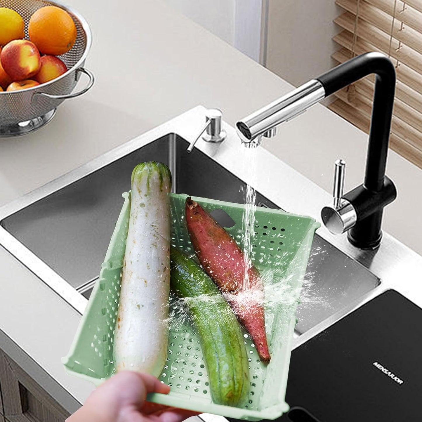 Plastic Collapsible Strainers and Colanders, Foldable Food Strainer for Kitchen, Space-Saving Folding Drain Basket Bowl for Pasta Fruit Vegetables Drainage Storage Dishwasher (Apricot)