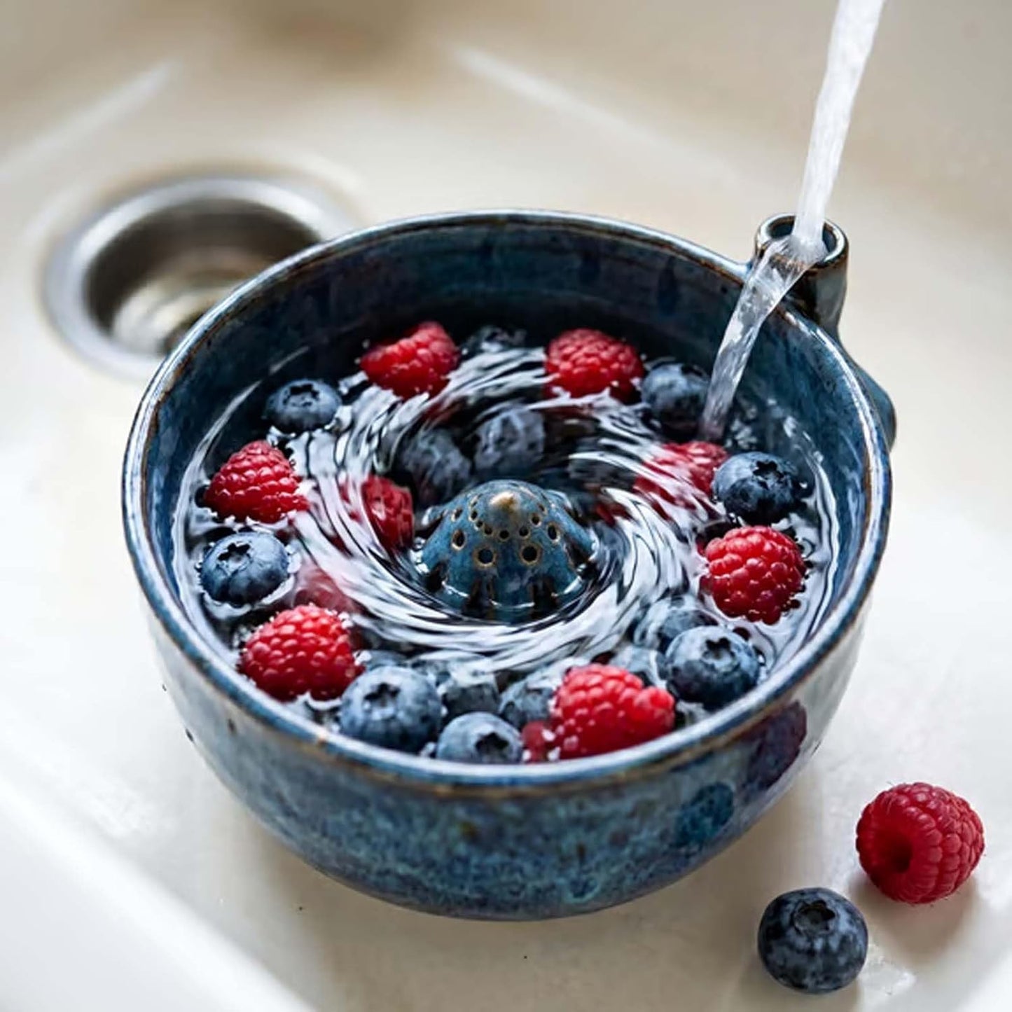 Self Rinsing Berry Bowl, The Original Artisan Swirling Berry Bowl, 3D Print Berry Colander with Vortex Fruit Washing Design, Stoneware Fruit Rinse Bowl for Kitchen Counter