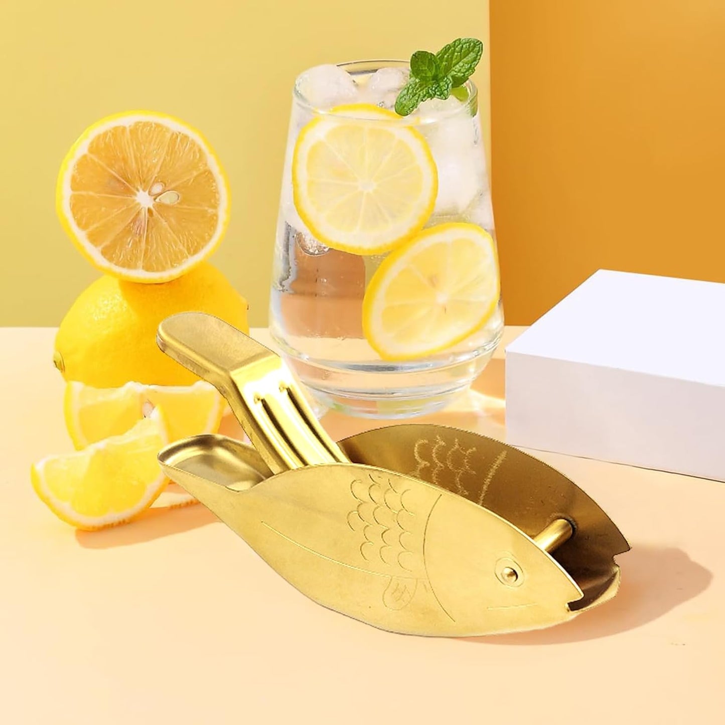Fish Shape Lemon Squeezer, Stainless Steel Manual Lemon Juicer, Portable Lime Citrus, Heavy Duty Manual Squeeze Hand Press Juice for Cocktails Drinks Cooking (Gold)