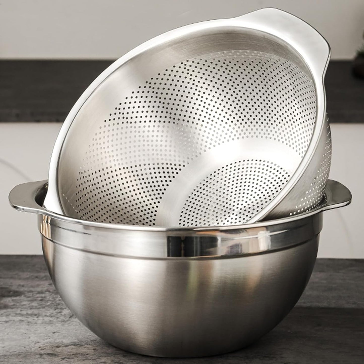 18/8 Stainless Steel Microwell Colander, 2.5QT Large Capacity with Handle Kitchen Food Strainer Basket for Washing Vegetables, Fruits, Rice, and Pasta (primary colour, 2.5QT)