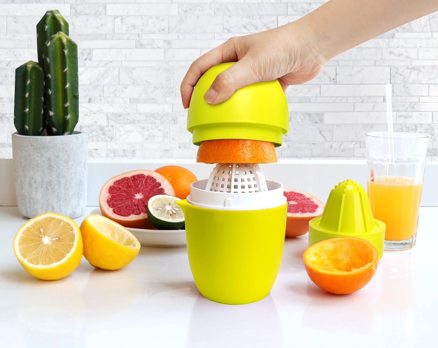 Lechin Hand Juicer - Citrus Juicer with Lemon Shape - Hand Lemon Juicer with Two Press Options for Different Fruits (Yellow)