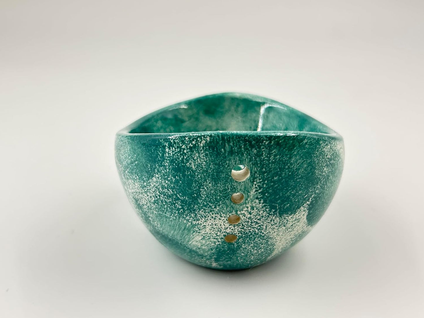 Ceramic Herb Stripper Bowl with Multi-Size Holes, Handmade Kitchen Tool, White (Green)