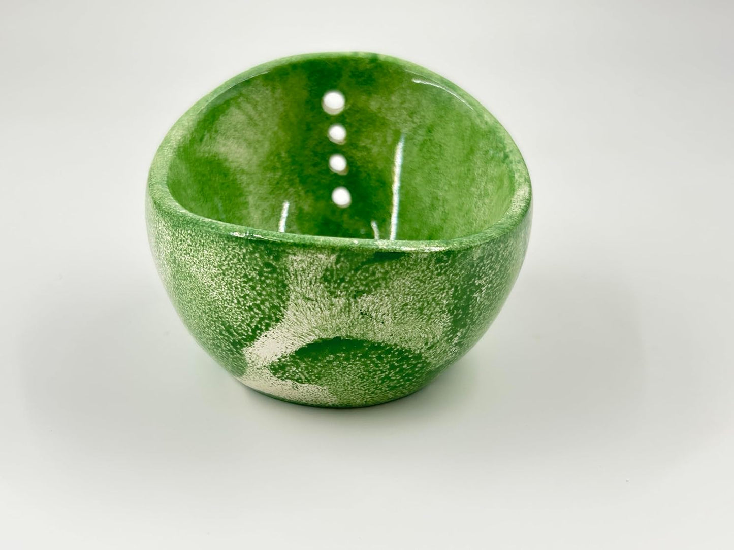 Ceramic Herb Stripper Bowl with Multi-Size Holes, Handmade Kitchen Tool, White (Green)