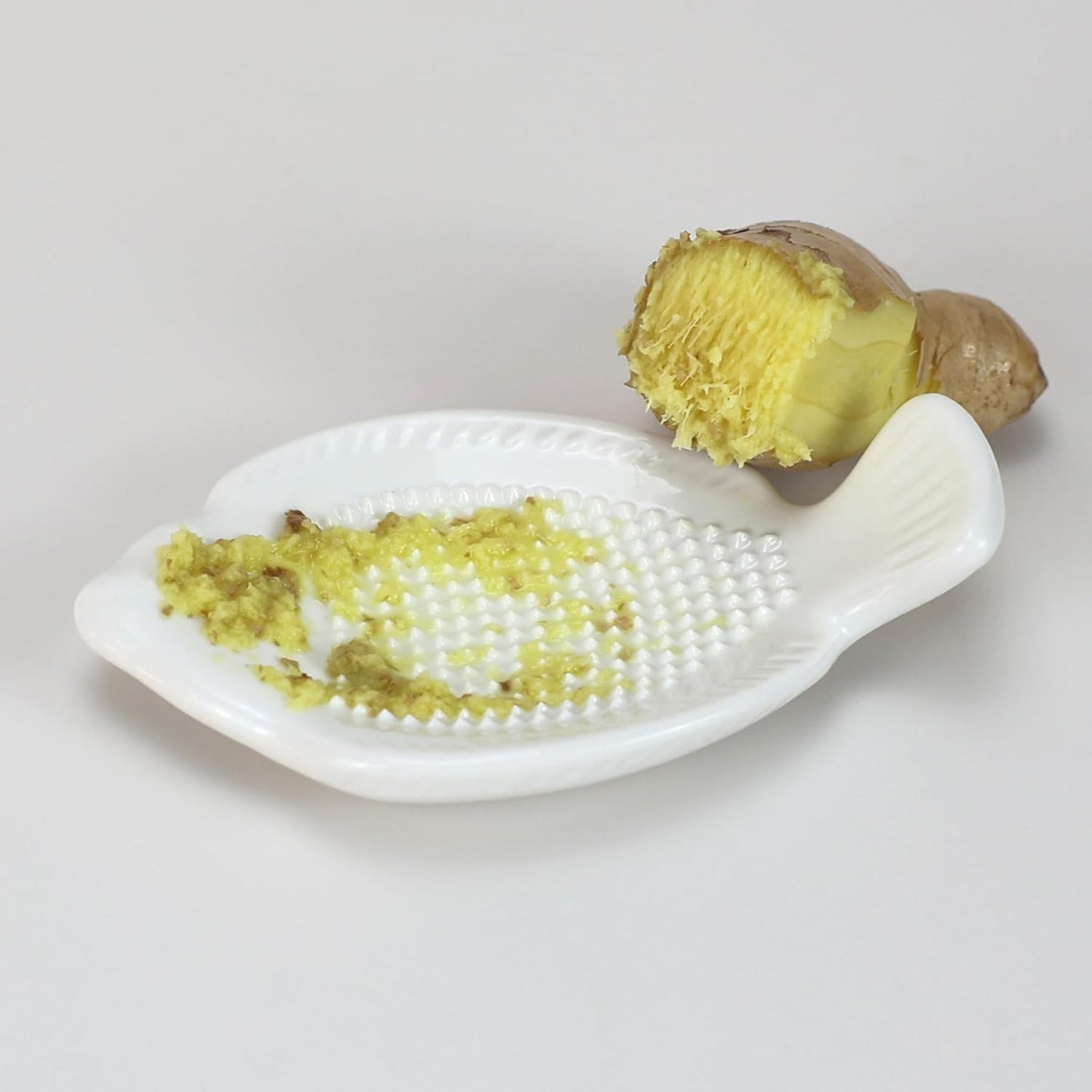 EIKS 2 Pack Ceramic Grater Dish with Small Size Fish Shaped for Grinding Wasabi Ginger Garlic Carrot Fruits Vegetables, Used for Home Kitchen Cooking Preparation