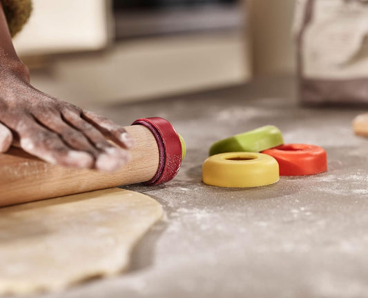Joseph Joseph PrecisionPin - Rolling Pin with adjustable pastry thickness, Baking and dough rollers, Beech Wood, Pastel Blue